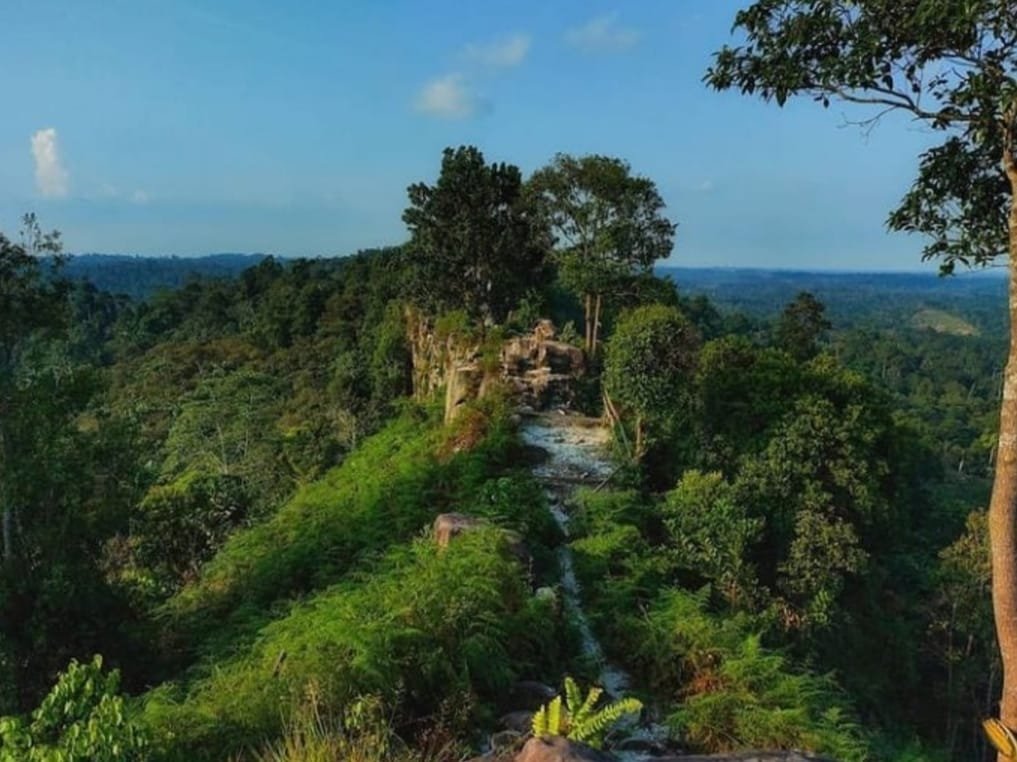 bukit batu dinding