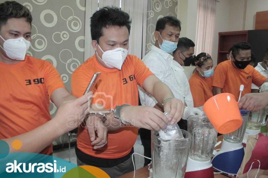 Narkotika Senilai Rp16 Miliar Dimusnahkan, Dilarutkan ke Kloset Usia Diblender Bersama Ganja dan Ekstansi