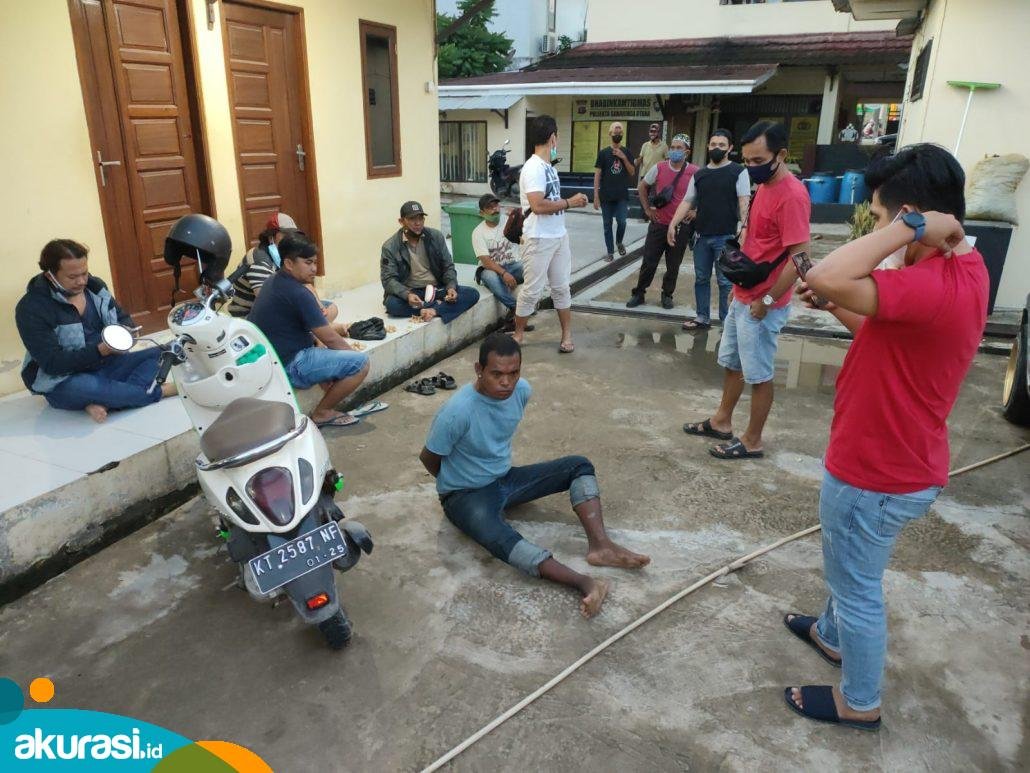 Tak Punya Uang untuk Beli Rokok, ODGJ Mengamuk Hambur Toko
