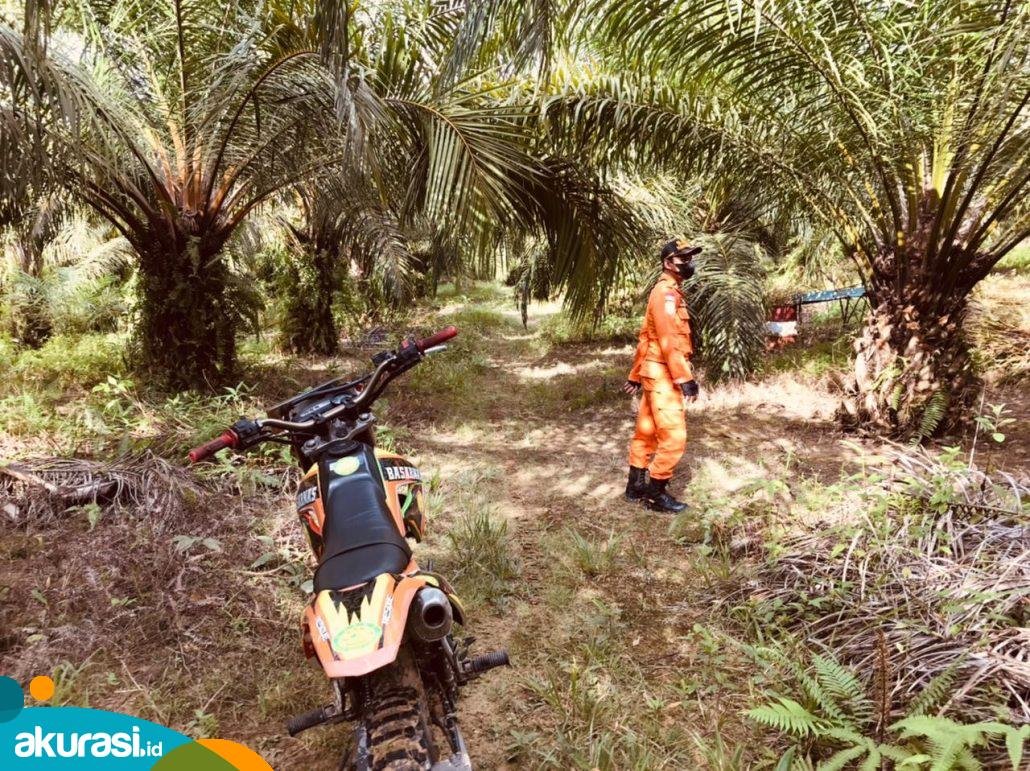 Tinggalkan Motor di Pinggir Jalan, Seorang Lansia Raib di Dalam Hutan