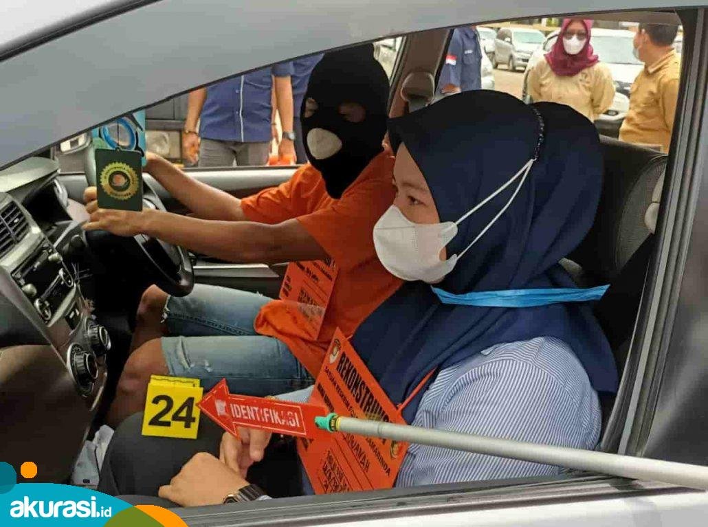 Polisi Gelar Rekonstruksi Pembunuhan Julia di Polresta Samarinda, Ayah Korban: Anak Saya Kok Dibunuh Begitu