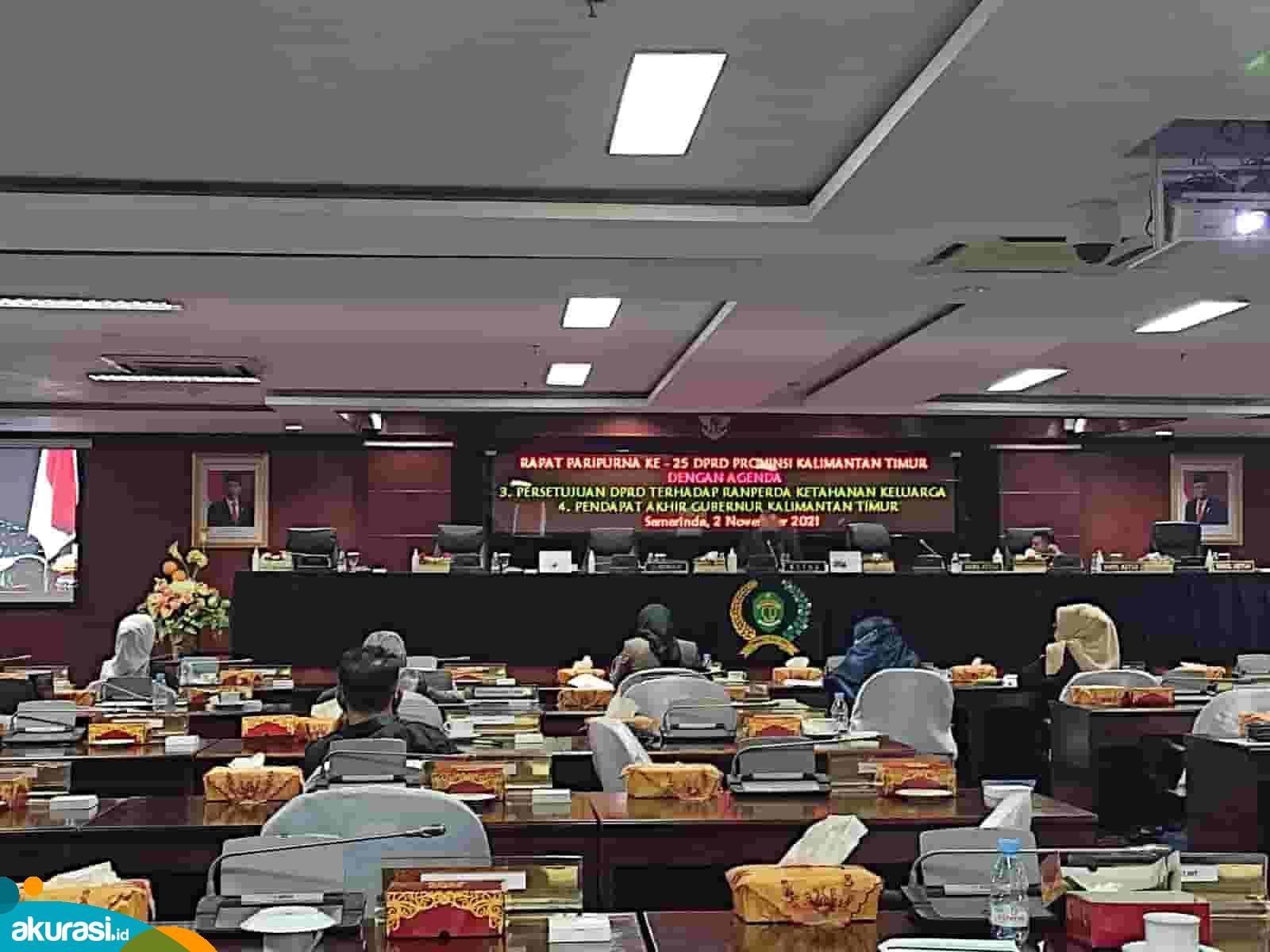 Dihujani Interupsi 2 Jam, Paripurna DPRD Kaltim Berujung Kesepakatan Pergantian Makmur HAPK