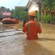 Tim Gabungan Gerak Cepat, Korban Banjir Dievakuasi dengan Perahu Karet