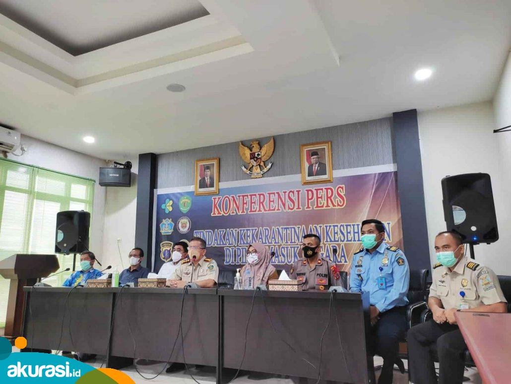 Suasana konferensi pers Kantor Kesehatan Pelabuhan Kelas II Samarinda dalam memberikan pernyataan terkait 22 ABK kapal Vietnam positif Covid-19 di Muara Berau, Kaltim. (Devi Nila Sari/Akurasi.id)