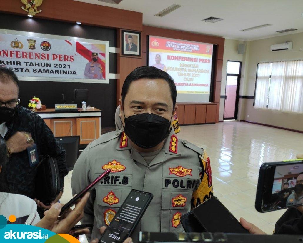 Samarinda Primadona Peredaran Narkotika- Kapolresta Samarinda Kombes Pol Arif Budiman saat diwawancarai awak media. (Devi Nila Sari/Akurasi.id)