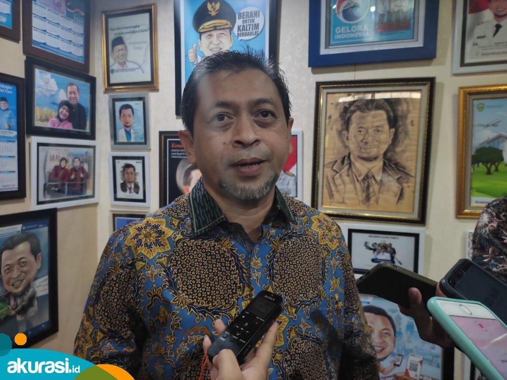 Wakil Gubernur Kaltim Hadi Mulyadi saat diwawancarai awak media. (Devi Nila Sari/Akurasi.id)