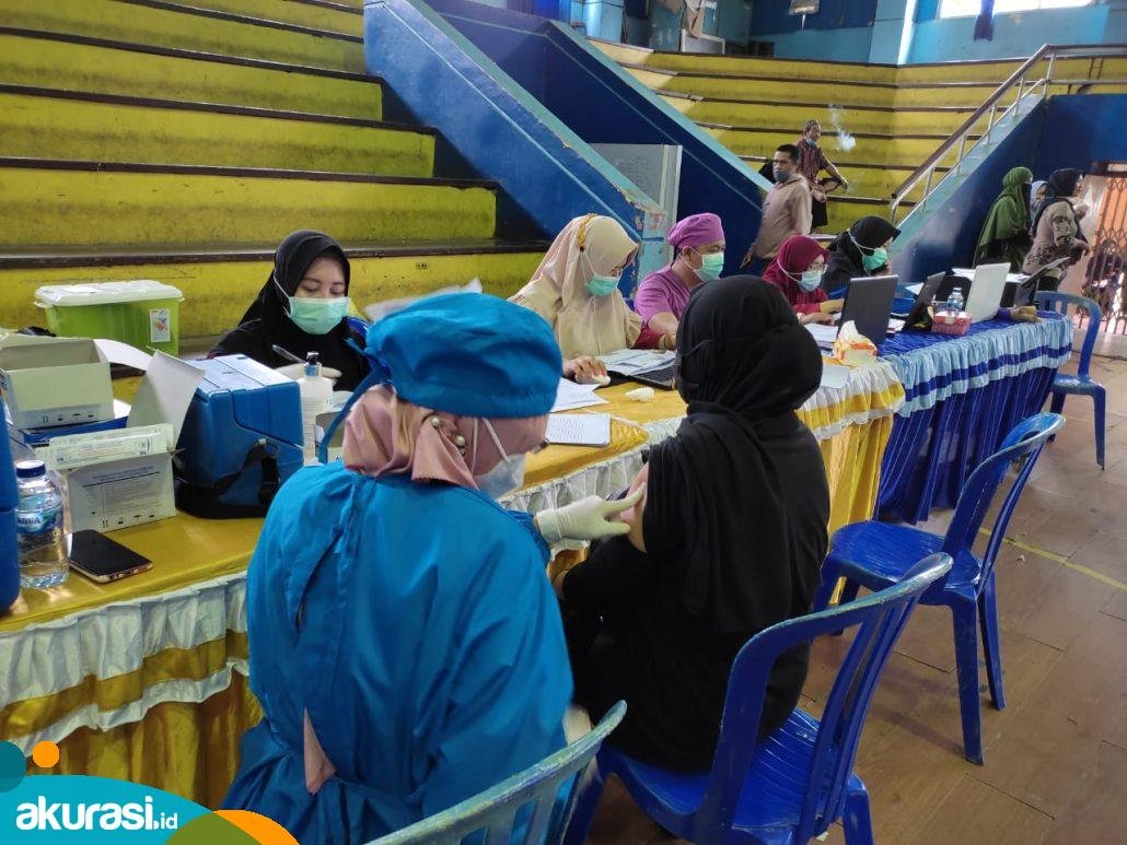 Kebutuhan Vaksin Masih Tinggi, Vaksinasi di Gor Segiri Diburu Ribuan Warga