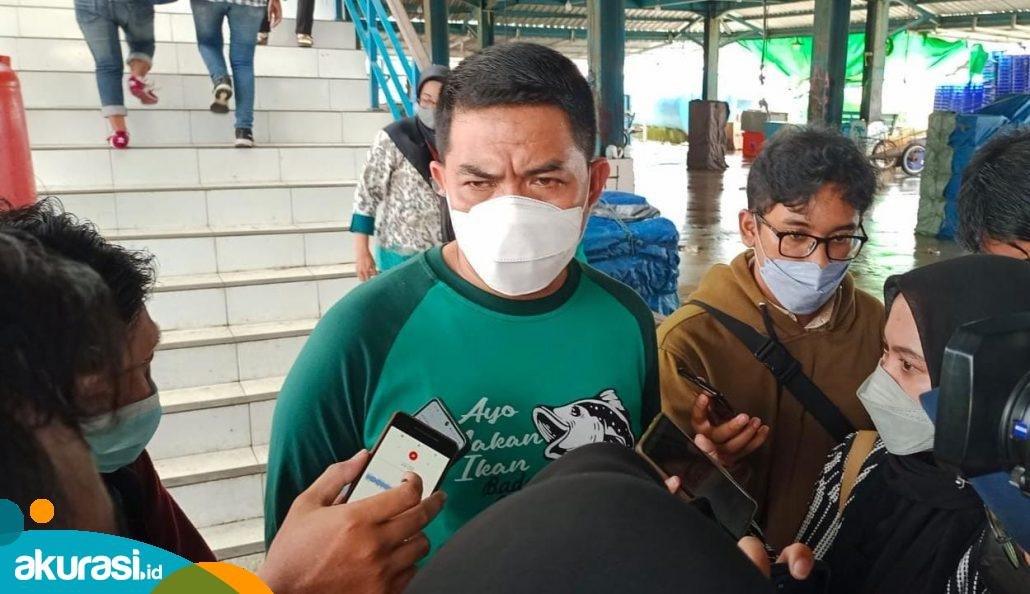 Wali Kota Samarinda saat diwawancarai awak media.
