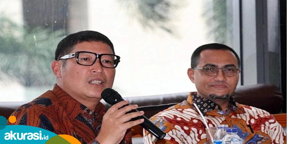 Direktur Utama PT Bursa Efek Indonesia (BEI) Inarno Djajadi (kiri) dan Direktur Pengembangan BEI Hasan Fawzi (kanan). (Istimewa)