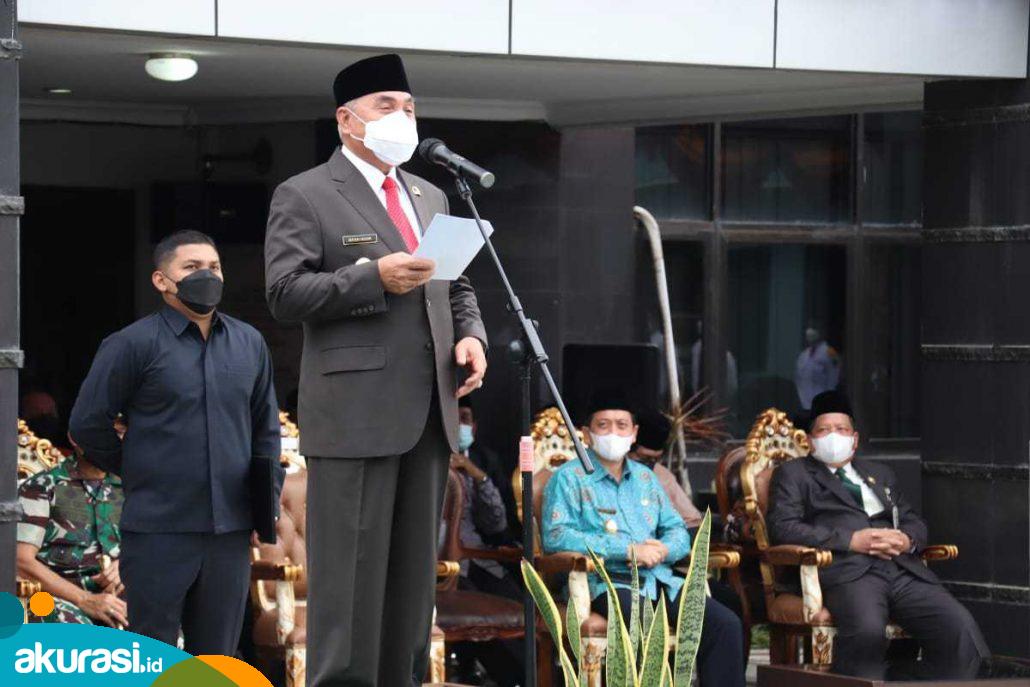 Gubernur Kaltim Isran Noor saat memimpin upacara peringatan Hari Amal Bakti ke 76 Kementerian Agama. (Istimewa)