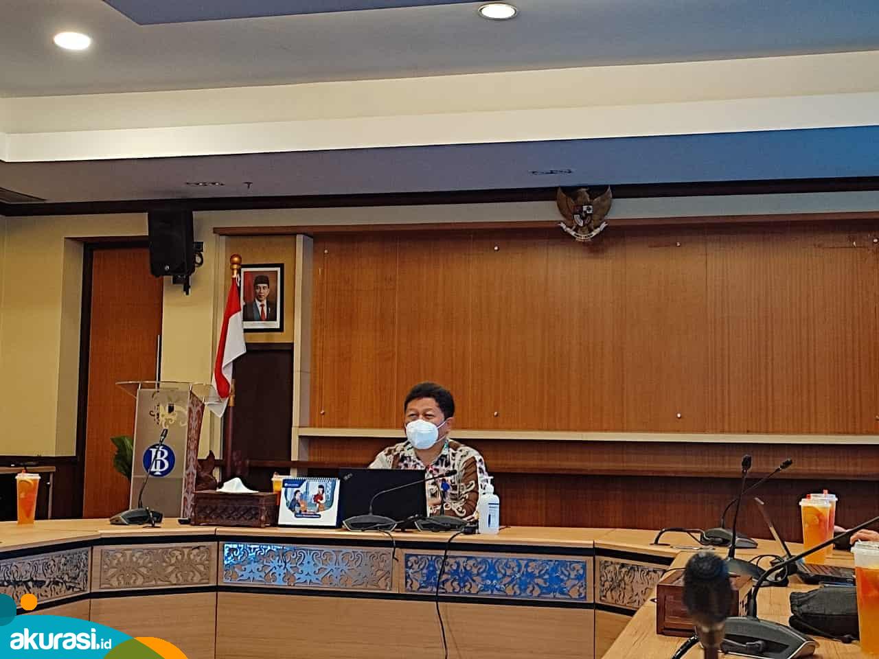 Kepala Kantor Perwakilan Bank Indonesia (BI) Kaltim Tutuk SH Cahyono saat menggelar konferensi pers. (Devi Nila Sari/Akurasi.id)