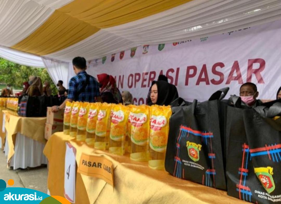 Suasana kegiatan operasi pasar yang dilaksanakan di Halaman Graha Rahayu Dinas Perdagangan Samarinda. (Istimewa)