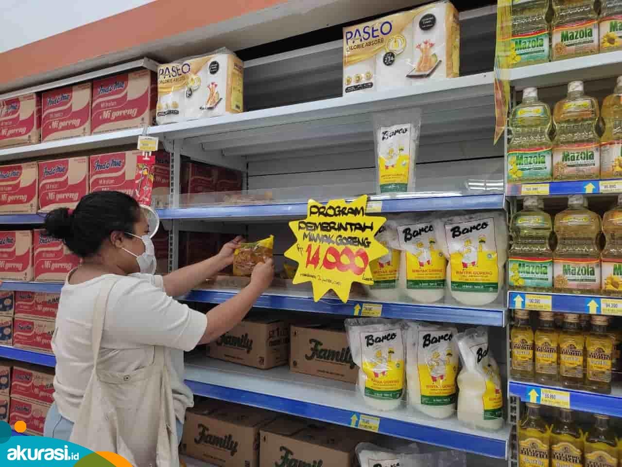 Minyak Goreng Kian Murah, Pasar Tradisional di Samarinda Terapkan Harga Baru - Akurasi.id