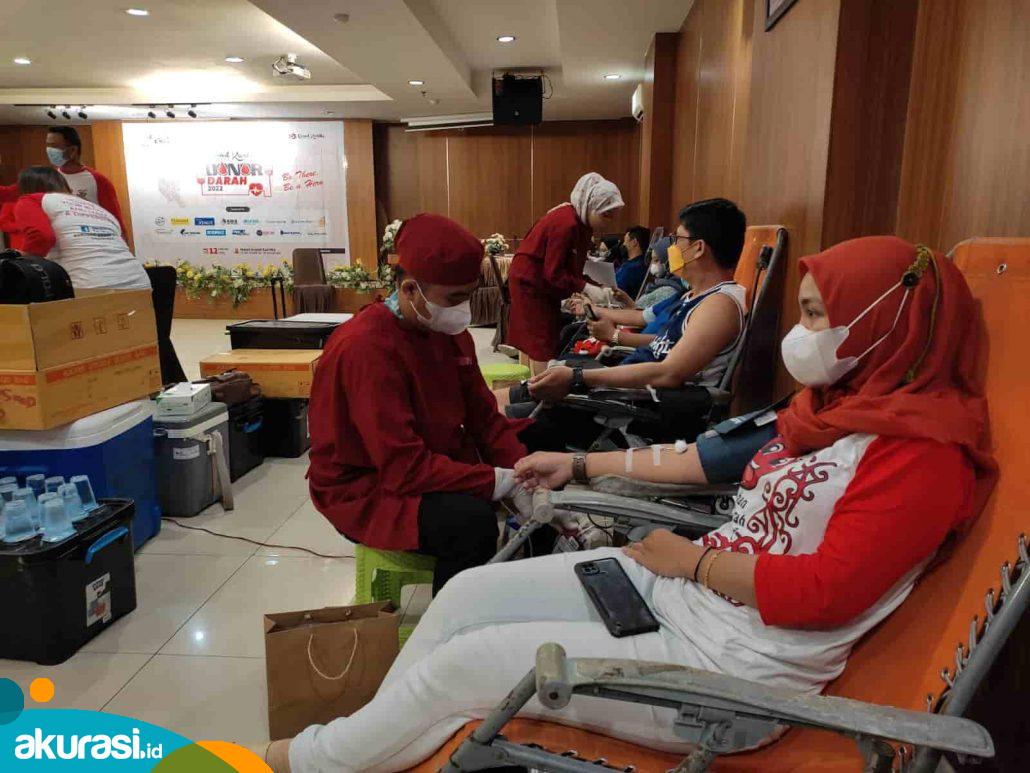 Kegiatan donor darah oleh Hotel Grand Kartika. (Devi Nila Sari/Akurasi.id)