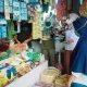 Rombongan Senator Aji Mirni saat mendatangi distributor hingga pedagang untuk memastikan stok minyak goreng di Samarinda. (Istimewa)