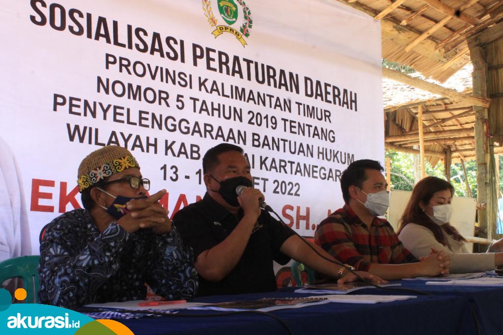 Sosialisasi Perda Bantuan Hukum di Dusun Putak, Ekti Sebut Masyarakat Perlu Tahu Haknya