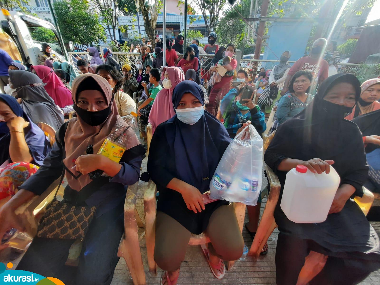 Urai Kelangkaan Minyak Goreng, Pemkot Samarinda Gelar Pasar Murah, Bagikan 222.222 Liter Minyak Curah