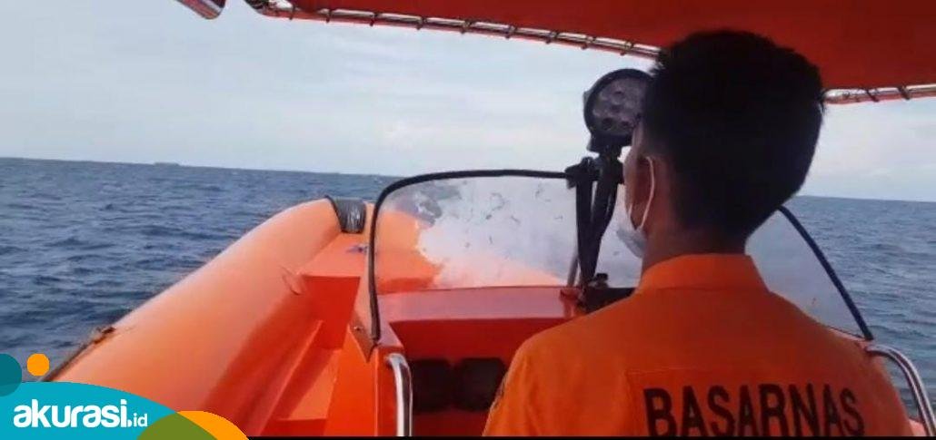 Tangkapan layar upaya pencarian korban kecelakaan kapal oleh Basarnas Balikpapan. (Istimewa)