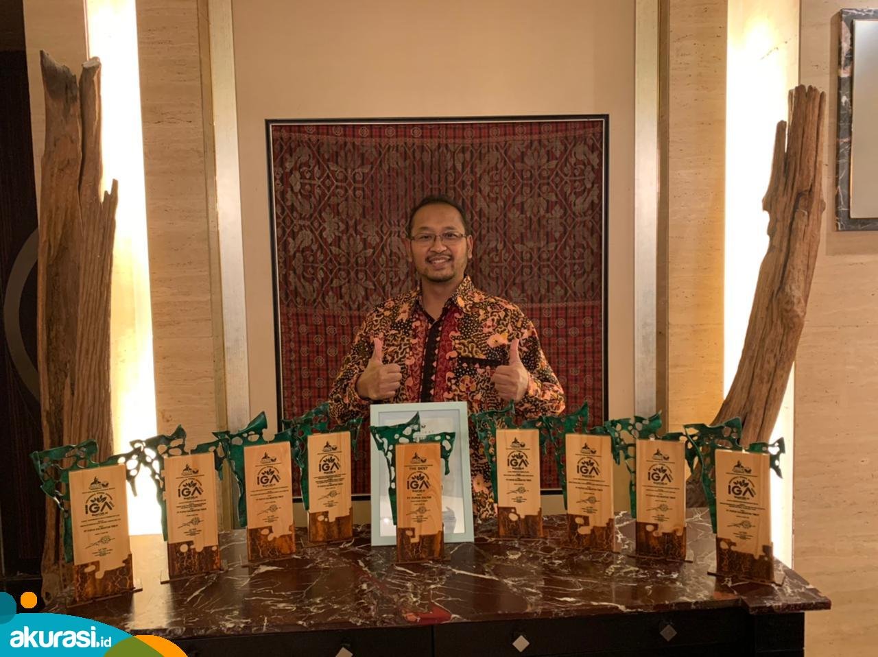 Penghargaan diterima SVP Sekretaris Perusahaan PKT Teguh Ismartono, dari Chairman The La Tofi School of CSR, La Tofi, di Hotel Indonesia Kempinski Jakarta, Senin (21/3/2022).