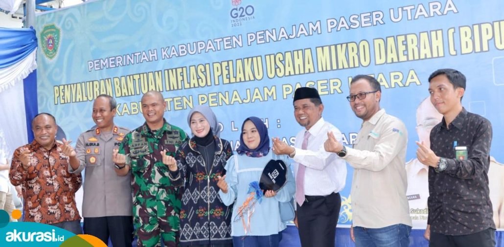 Pemkab PPU Serahkan Bantuan Inflasi kepada 5.400 Pelaku UMKM