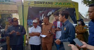 Sidak Komisi III DPRD Bontang di Parit Kawasan Pasar Telihan (Fajri/Akurasi.id)