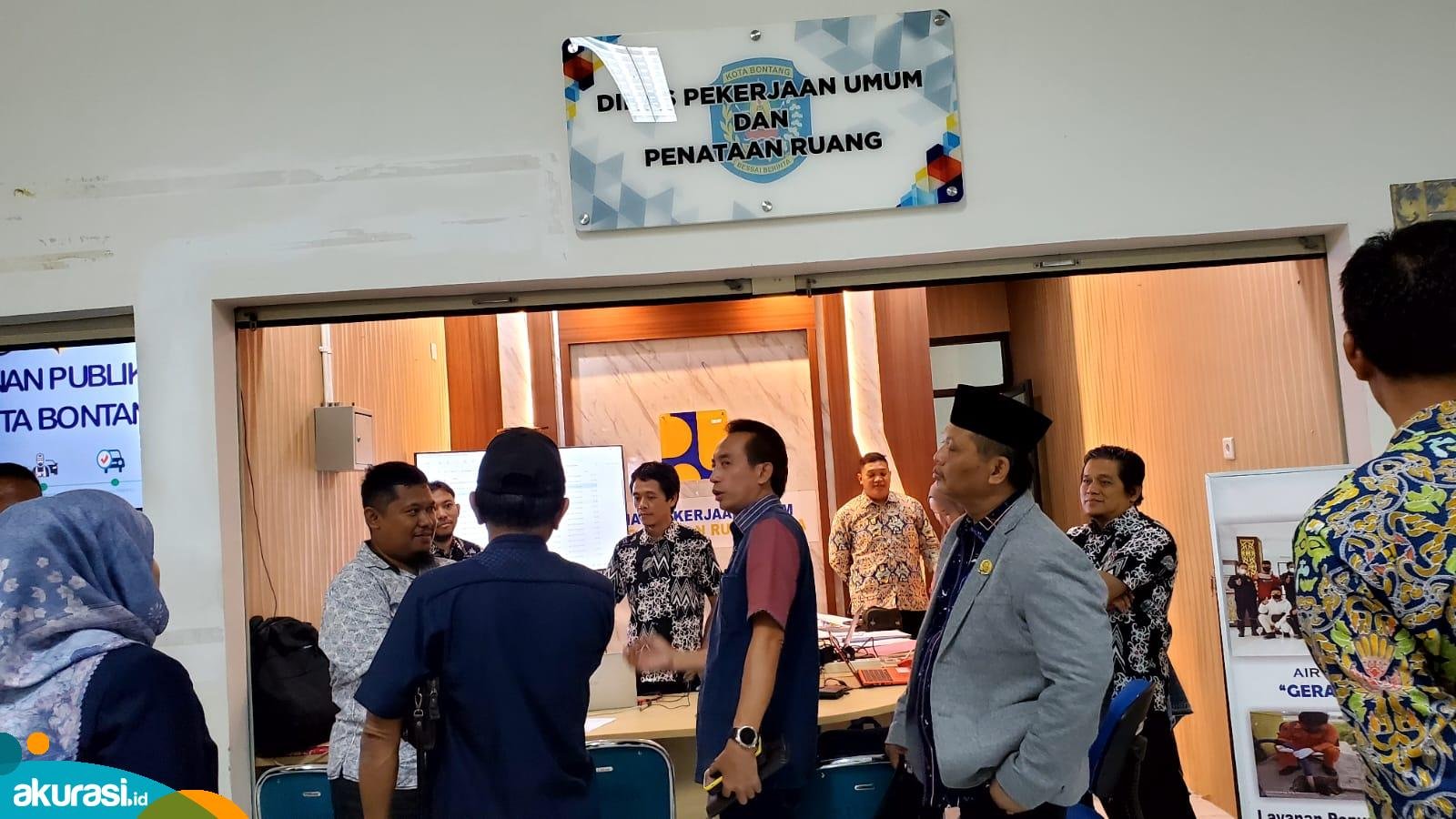 Komisi II DPRD Bontang Berkunjung ke Mal Pelayanan Publik Pasar Tamrin. (Fajri/Akurasi.id)