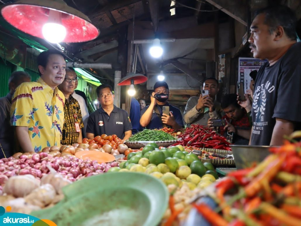 Tinjau Pasar Segiri, Wamendag: Harga Barang Stabil, Stok Aman