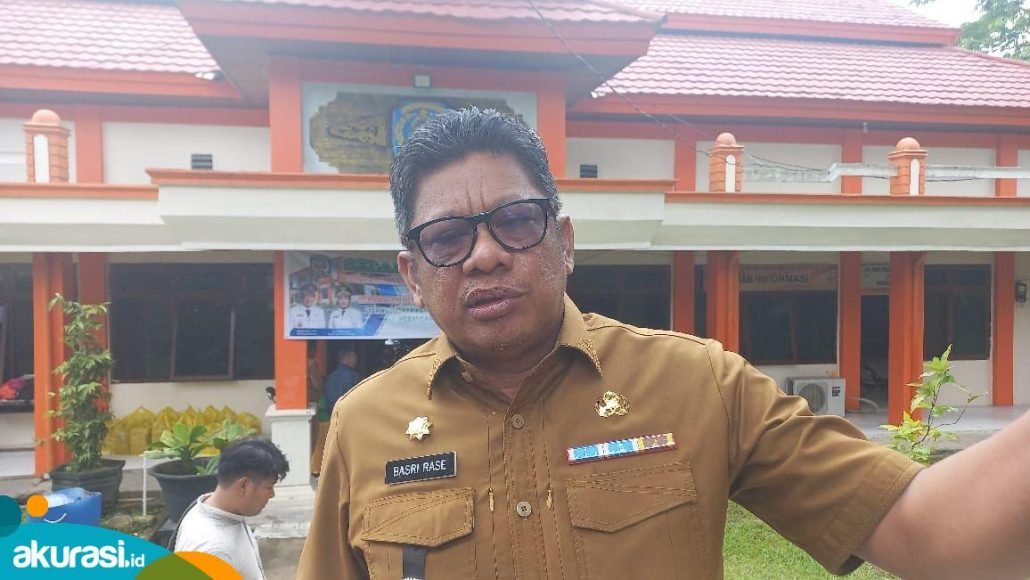 Wali Kota Bontang, Basri Rase berbicara tentang Program WiFi gratis. (Fajri/Akurasi.id)