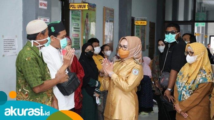 Wakil Walikota Najirah saat melakukan sidak di Puskesmas Bontang Selatan II. (Fajri/Akurasi.id)