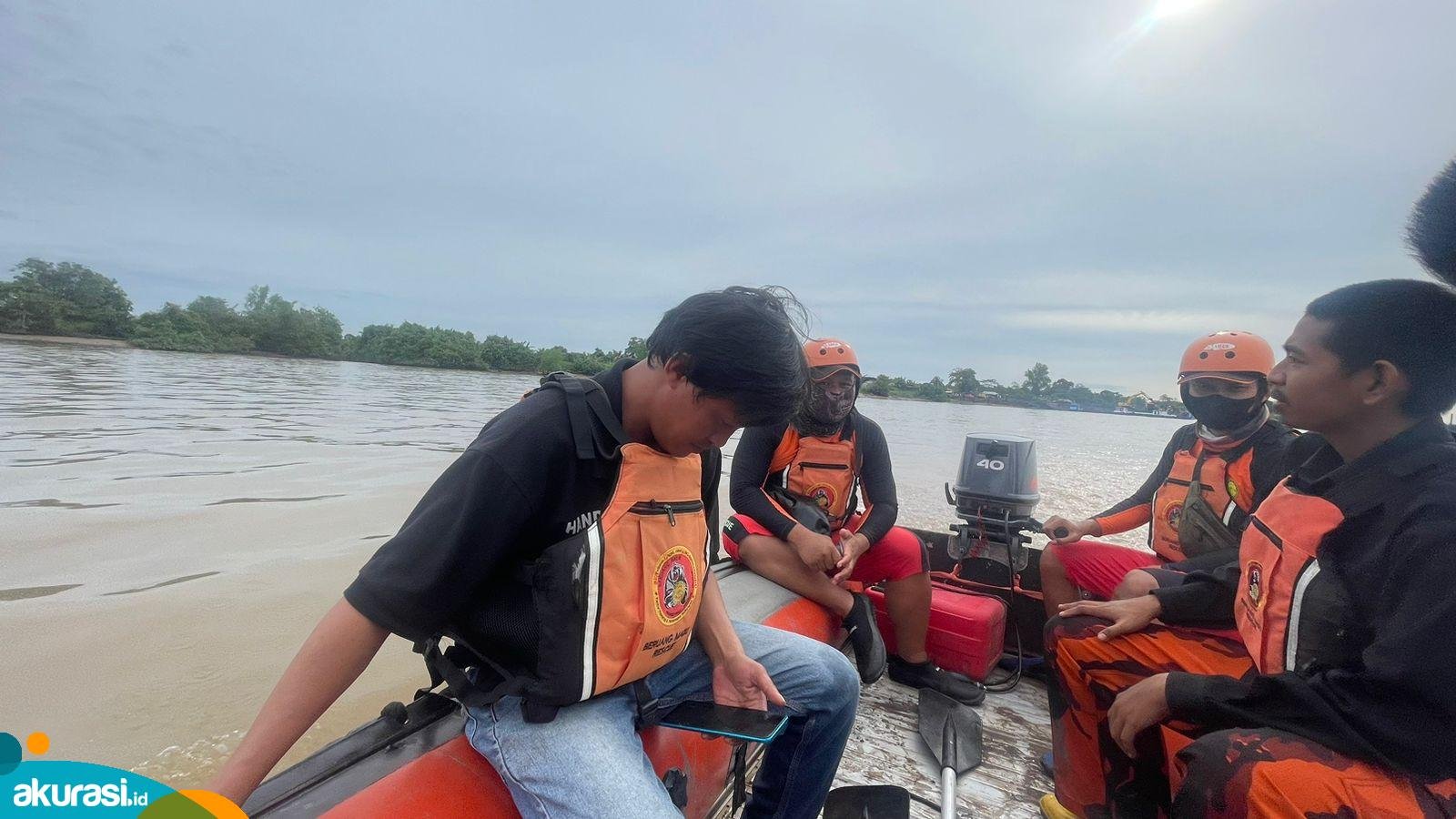 Proses pencarian korban yang dinyatakan tenggelam di Mahakam. (Dok. Basarnas Kaltim)
