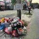Sampah warga menumpuk di pinggir jalan. (ilustrasi/Dok. Akurasi.id)
