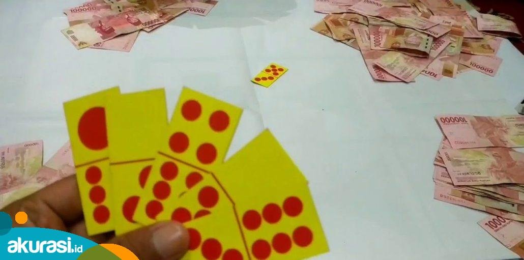 Ilustrasi Lima Pria di Muara Badak Berjudi Domino.