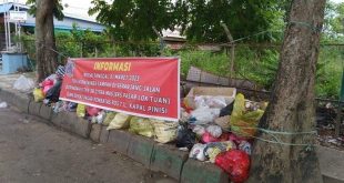 Tumpukan sampah di Jalan RE Martadinata Kelurahan Loktuan. (Fajri/Akurasi.id)