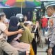Kasat Lantas AKP Toni Joko Purnomo saat melakukan patroli dan pemantauan pencegahan aksi balap liar. (Dok. Polres Bontang)