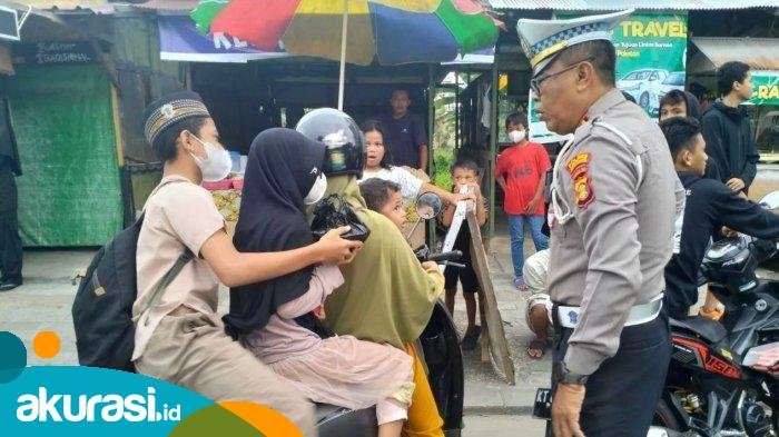 Kasat Lantas AKP Toni Joko Purnomo saat melakukan patroli dan pemantauan pencegahan aksi balap liar. (Dok. Polres Bontang)