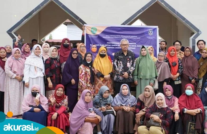 Disperindagkop-UKM Kaltim Bagikan Bantuan UMKM di Bontang