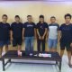 Pelaku (tiga dari kanan) saat diamankan polisi. (Dok. Polres Bontang)