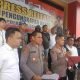 Kapolresta Samarinda Kombes Pol Ary Fadli di Samarinda dan bukti-bukti pembunuhan. (Muhammad Zulkifli/akurasi.id)