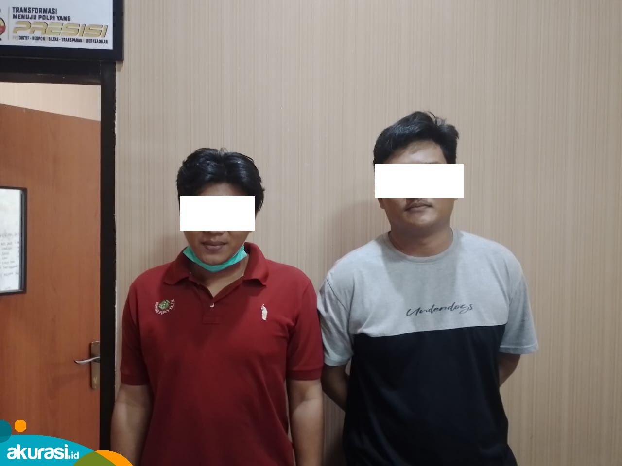 Kedua pelaku yang diamankan polisi. (Dok. Polres Bontang)