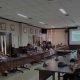 Kelompok masyarakat dari Kelurahan Bukit Merdeka, Samboja, Kukar saat berdiskusi dengan Komisi III DPRD Kaltim dalam agenda rapat dengar pendapat. (Muhammad Zulkifli/akurasi.id)