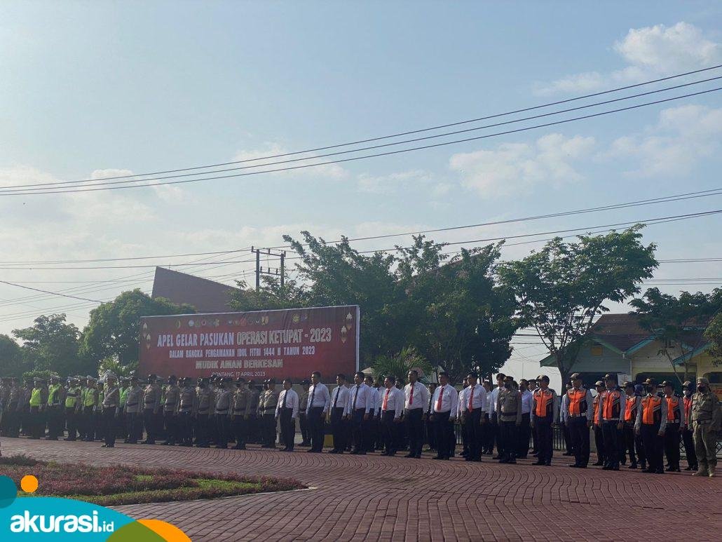 Apel gabungan operasi Mahakam Sebagai upaya pengamanan mudik hari raya Idul Fitri 1444 Hijriah, di lapangan Polres Bontang. (Fajri/Akurasi.id)