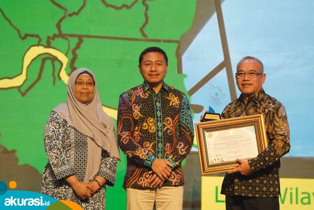 DPMPTSP Kaltim Berikan Penghargaan Dalam Kaltim Invesment Award 2023