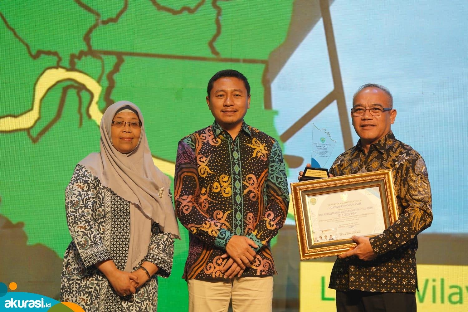 DPMPTSP Kaltim Berikan Penghargaan Dalam Kaltim Invesment Award 2023