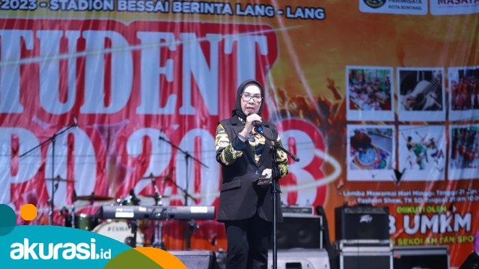 Tampilkan Grup Dance Pria Berbusana Wanita, Najirah Tegur Panitia Student Expo