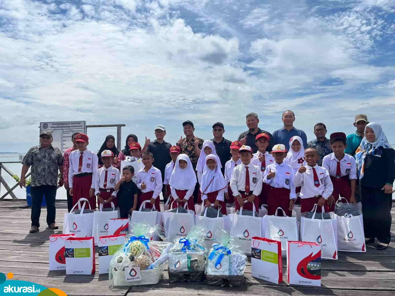 Badak LNG Goes to School SD Negeri 015 Selangan, Serahkan Bantuan Perlengkapan Sekolah