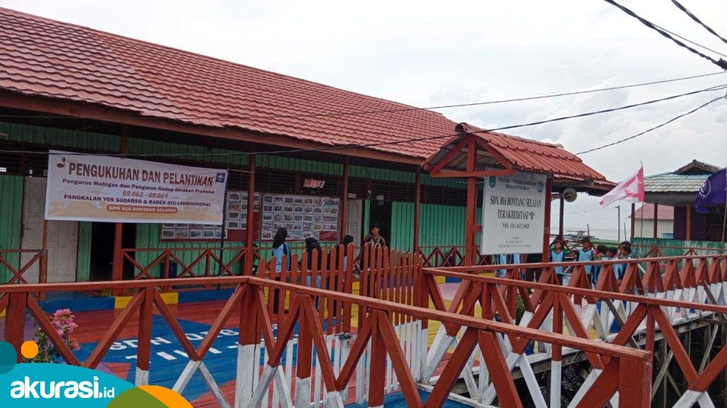 Susah Listrik, Siswa di Kampung Tihi-Tihi Berkeringat Saat Belajar