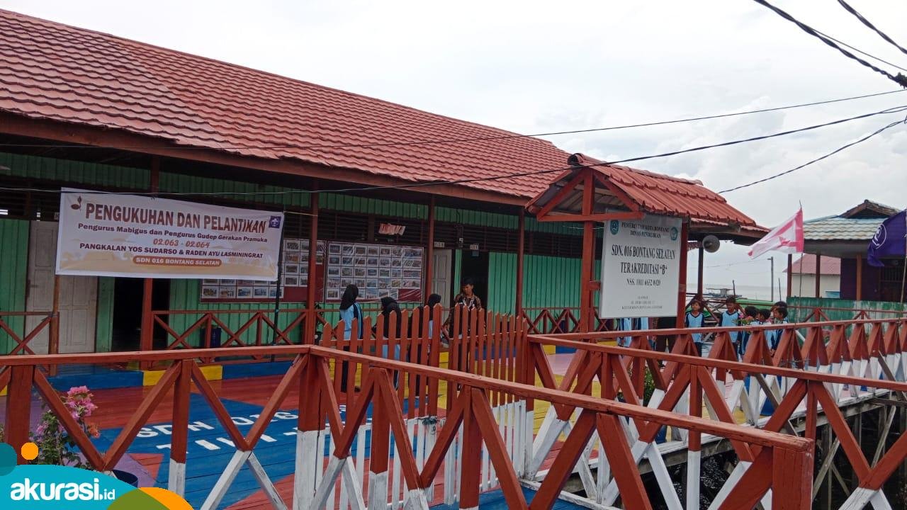 Susah Listrik, Siswa di Kampung Tihi-Tihi Berkeringat Saat Belajar