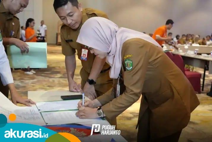 Sekda Kaltim Menandatangani SK Penetapan Data Kemitraan PUB dan UMKM Koperasi di Kukar