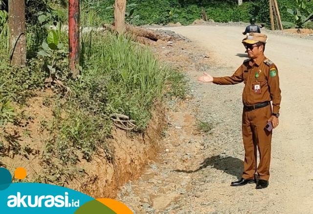 Peningkatan Jalan Desa Jabdan, Camat Muara Wahau Tinjau Lokasi Pembangunan