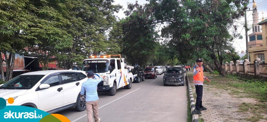 Imbauan Dilarang Parkir Liar Diabaikan, Dishub Samarinda Ancam Tutup Jalan K.H. Fakhruddin